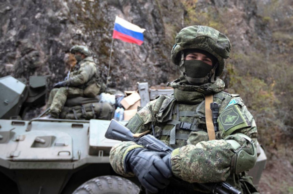 Российские миротворцы продолжают обеспечивать безопасность движения автотранспорта через Бердзорский коридор