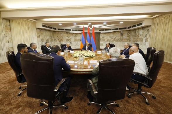 Հաճախորդի... հաճախորդները, որ նաև կամավոր հանցակիցներ են