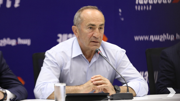 Роберт Кочарян