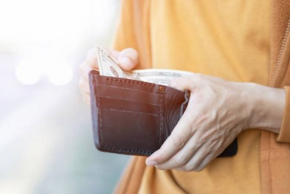 Քաղաքացուց դրամապանակը հափշտակած անձին մեղադրանք է առաջադրվել