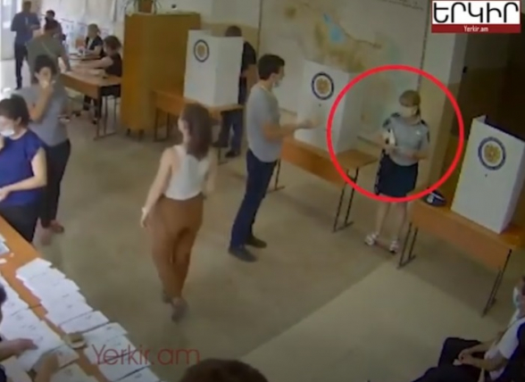 Երկու ծրար. ինչպես «բռնվեց» Իջևանի ոստիկանապետի տեղակալը (տեսանյութ)