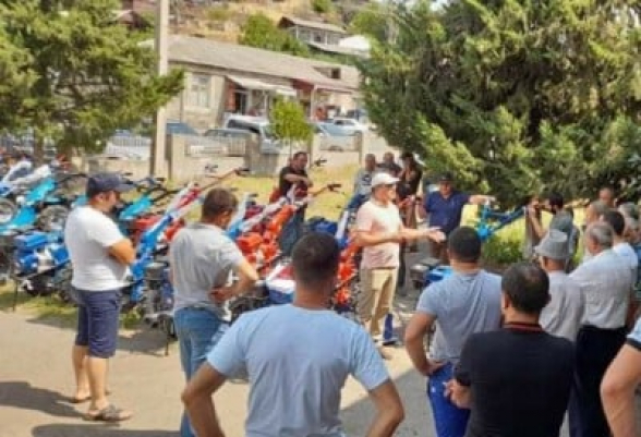 Հենց նախընտրական փուլում մոտոբլոկներ են բաժանել․ «Փաստ»