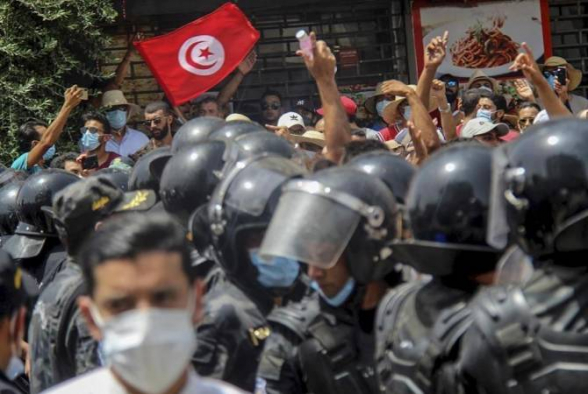 Թունիսի բանակը շրջափակել Է կառավարության շենքը