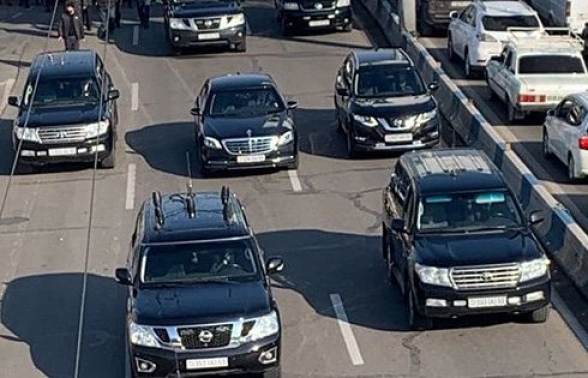 Նիկոլ Փաշինյանին ուղեկցող ավտոշարասյունը գնալով վտանգավոր է դառնում․ «Փաստ»