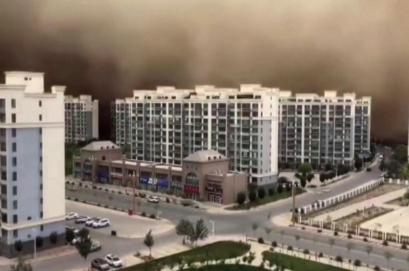 Мощная пыльная буря накрыла китайскую провинцию