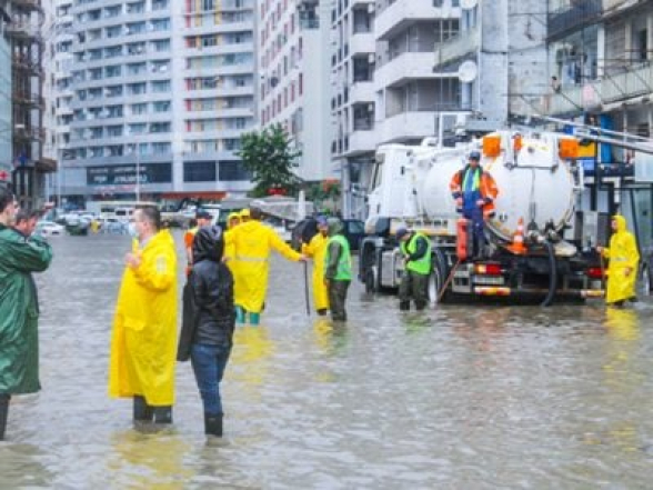 В Батуми проливные дожди затопили первые этажи зданий