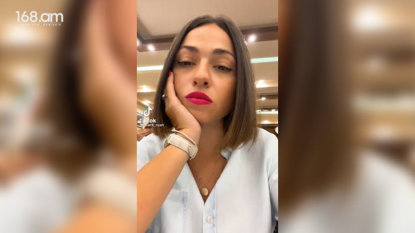 Чем занята член Совета старейшин Еревана от «Моего шага» в ходе заседания?