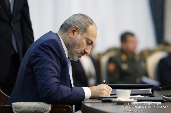 Փաշինյանը պարգևատրել է վարչապետի աշխատակազմի ղեկավար պաշտոն զբաղեցնող 61 անձի