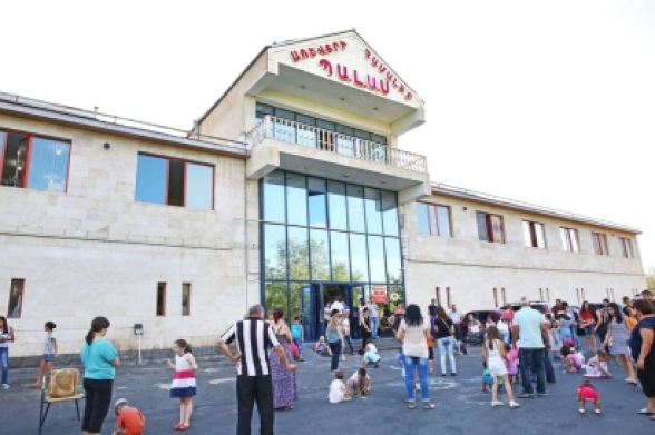 Возле торгового центра в Ереване прозвучали выстрелы: 6 человек доставлены в полицию