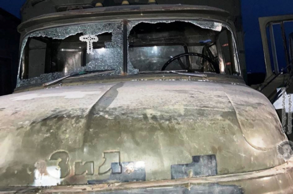 Ադրբեջանական զորքերը կրակ են բացել Երասխի հայկական դիրքերի ուղղությամբ, թիրախային կրակ արձակել սնունդ տեղափոխող մեքենայի վրա՝ լրջորեն վնասելով այն. ՊՆ