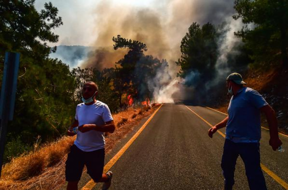 Թուրքիայում անտառային հրդեհները չեն մարում. BBC-ն տեսանյութ է հրապարակել` ինչպես են զբոսաշրջիկները փախչում ափամերձ հանգստավայրերից