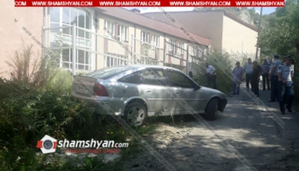 Վանաձորում թիվ 7 դպրոցի հարևանությամբ, ջրատարի մոտ, հայտնաբերվել է տղամարդու դի․ ըստ նախնական տեղեկության՝ նա վրաերթի է ենթարկվել սեփական ավտոմեքենայով