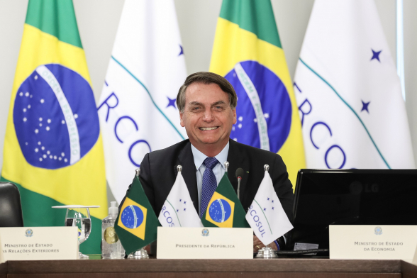 Бразильский суд постановил расследовать распространение фейков президентом