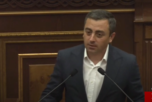 Դուք մի հարցում իրոք անգերազանցելի եք․ հայտարարում եք մեկ բան, անում՝ ուրիշ բան․ Սաղաթելյանը՝ իշխանական պատգամավորներին (տեսանյութ)