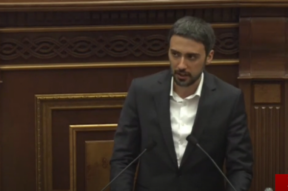 Նույն թերթիկում «Կողմ եմ-դեմ եմ» քվեարկությունը կազմակերպված դեմարշ է եղել իշխանության կողմից. Արամ Վարդևանյան (տեսանյութ)