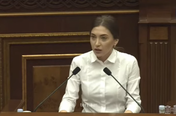 «Կապիտուլյանտ Նիկոլ». ԱԺ նախագահն անջատեց Աննա Մկրտչյանի խոսափողը (տեսանյութ)