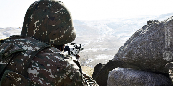 ВС Азербайджана обстреляли армянские позиции в районе Черного озера