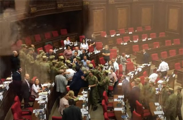 ԱԺ-ում արգելել են լրագրողների մուտքը հենց իրենց համար հատկացված օթյակներ