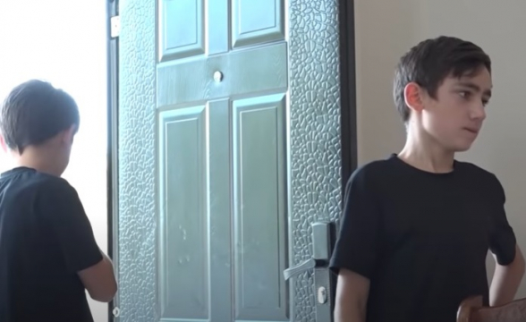 Азербайджанский солдат угрожал арцахским детям ножом – эксклюзивные подробности