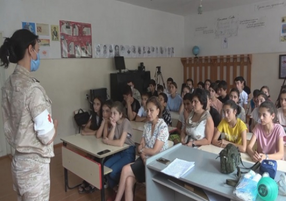Российские миротворцы в День знаний обеспечили порядок и безопасность в Нагорном Карабахе