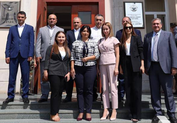 Արցախի Հանրապետության անկախության հռչակման օրվա առթիվ Արցախ է այցելել ԱԺ «Հայաստան» խմբակցության պատվիրակությունը (լուսանկար)