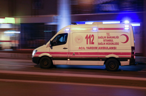 В Турции в результате столкновения поезда и микроавтобуса погибли 6 человек