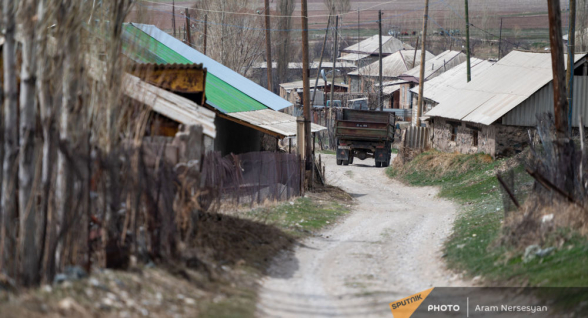 Մարդիկ կլքեն սահմանամերձ գյուղերը. Գեղամասարի ղեկավարը` իշխանության նախաձեռնության մասին