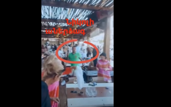 Ալեն Սիմոնյանն ու աներձագ Հրաչը տժժում են Հունաստանում (տեսանյութ)