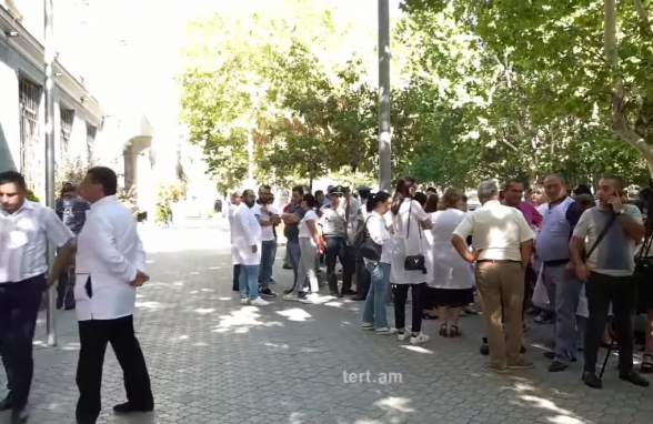 Акция врачей у прокуратуры в поддержку Армена Чарчяна (видео)