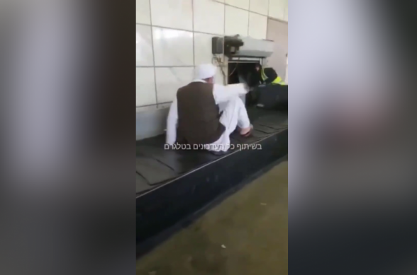Համացանցում տեսանյութ է հայտնվել՝ ինչպես է թալիբը «զվարճանում» Քաբուլի օդանավակայանում (տեսանյութ)