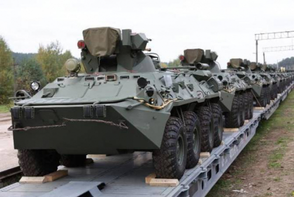 В Минск прибыла первая партия новейших БТР-82А
