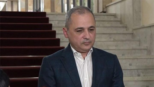 Ваге Акопян: «Почему не арестовывают депутата от правящей партии Армена Хачатряна, раздающего помощь в Горисе?» (видео)
