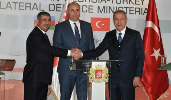 Главы Минобороны Грузии, Азербайджана и Турции подписали документ о сотрудничестве