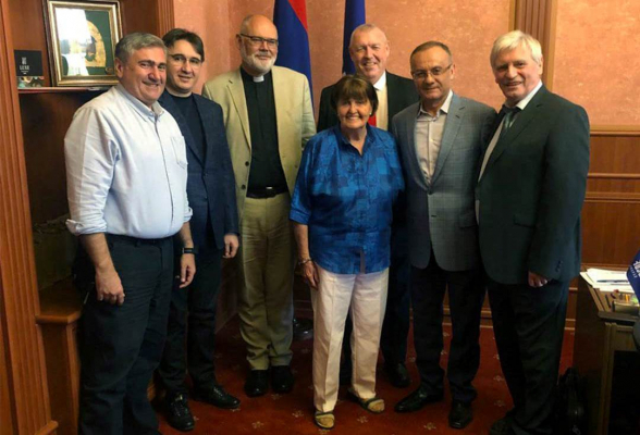 Кэролайн Кокс направила благодарственное письмо блоку «Армения»