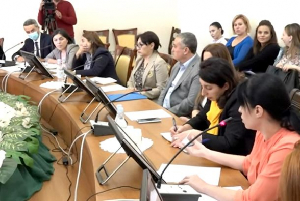 Ո՞վ է թիվ մեկ մեղավորն ու պատասխանատուն, որ Արցախի պատմամշակութային ժառանգությունը նվիրվեց թշնամուն․ Արեգնազ Մանուկյանի հարցը` ԱՀ ԿԳՄՍ նախարարին (տեսանյութ)