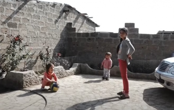 Вражеская пуля прошла над головами детей: семье Худоянов из Ерасха причинен ущерб на 15 млн драмов (видео)