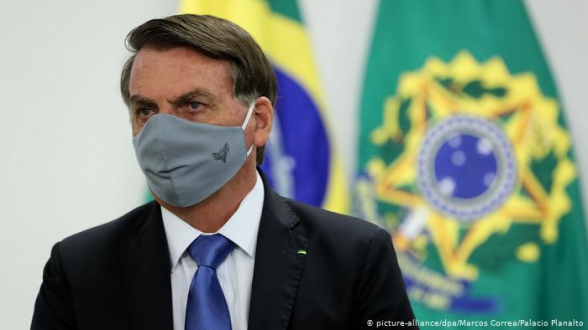 Президента Бразилии могут обвинить в массовых убийствах из-за смертей от COVID-19