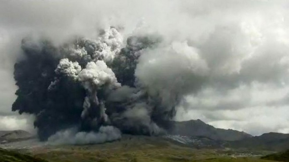 Один из крупнейших вулканов в мире проснулся в Японии