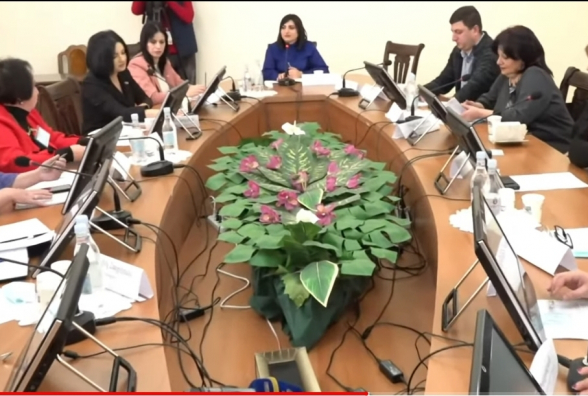 ԱԺ-ում Արցախից տեղահանվածների հարցերով քննարկում է ընթանում (տեսանյութ)