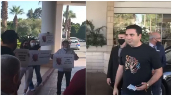 «Դավաճաննե՛ր», «Հայասպաննե՛ր». ինչպես Ալեն Սիմոնյանին դիմավորեցին Կիպրոսում (տեսանյեւթ)