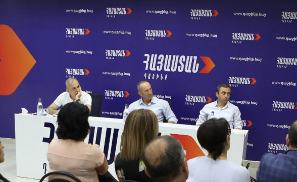 Состоялось заседание фракции «Армения» под председательством Роберта Кочаряна