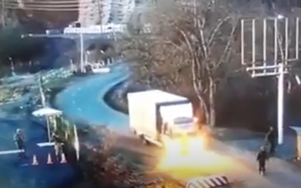 Инцидент на дороге Степанакерт-Бердзор: брат убитого арцахца бросил в азербайджанцев гранату (видео)