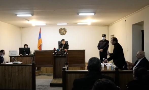 Դատարանում ընթանում է Վազգեն Մանուկյանի գործով դատական նիստը (տեսանյութ)