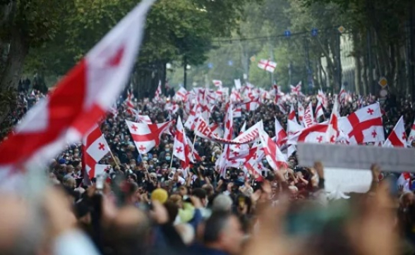 Правоохранители применили перцовый спрей для разгона сторонников Саакашвили