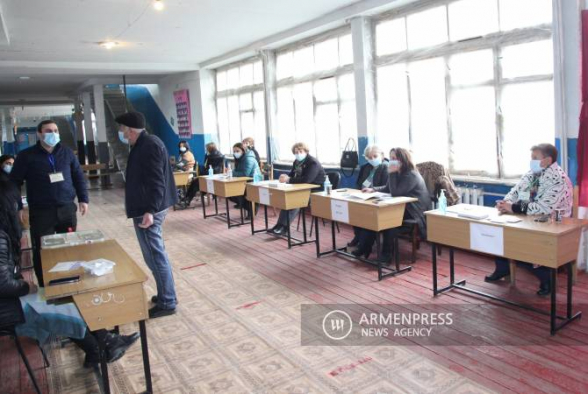 По состоянию на 17:00 явка избирателей на выборах в ОМС в Армении составила 33,80% – ЦИК