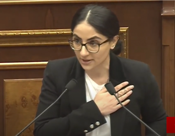 Дочь национального героя Татула Крпеян принесла присягу депутата парламента Армении (видео)