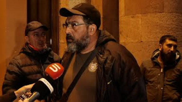 Գերիների հարազատները փակել էին Հանրապետության հրապարակ մտնող մի քանի փողոց և պահանջում էին Ալեն Սիմոնյանին (տեսանյութ)