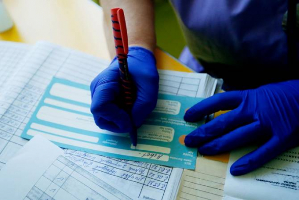 Парламент Армении принял закон, позволяющий увольнять работников без сертификата о вакцинации или теста