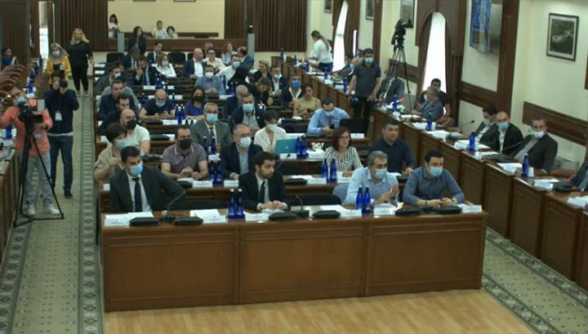 Внеочередное заседание Совета старейшин Еревана: в повестке вопрос вынесения вотума недоверия Айку Марутяну (видео)