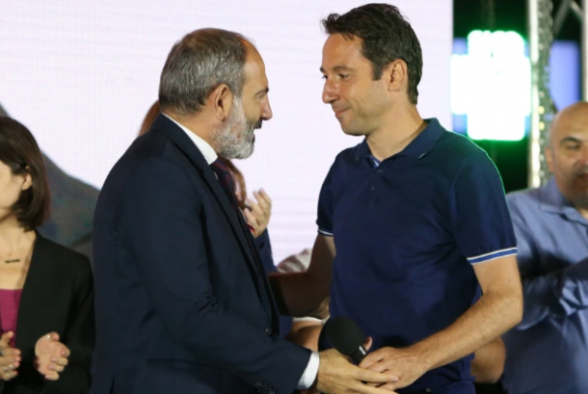 Ирония судьбы: революция пожирает своего клоуна